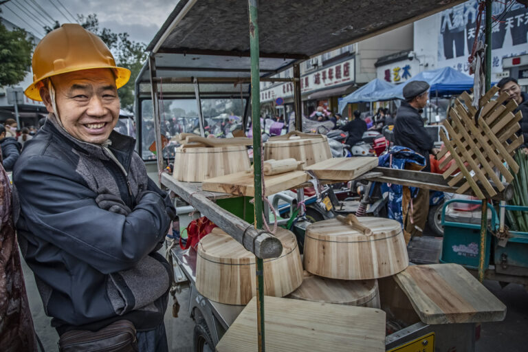 Xu Xianjin - Busy-Market-before-Holiday-4